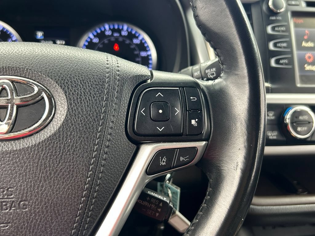 Used 2019 Toyota Highlander Plus FWD image 33