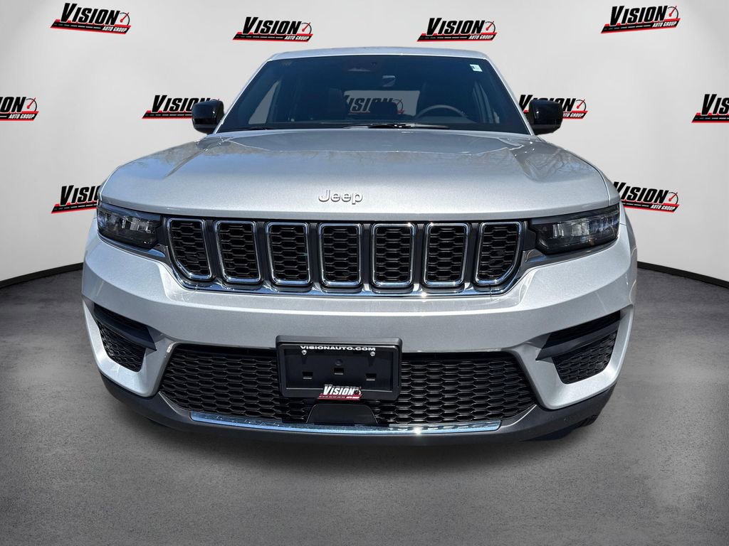 Used 2025 Jeep Grand Cherokee Laredo X w/ Luxury Tech Group I AWD/4WD image 2