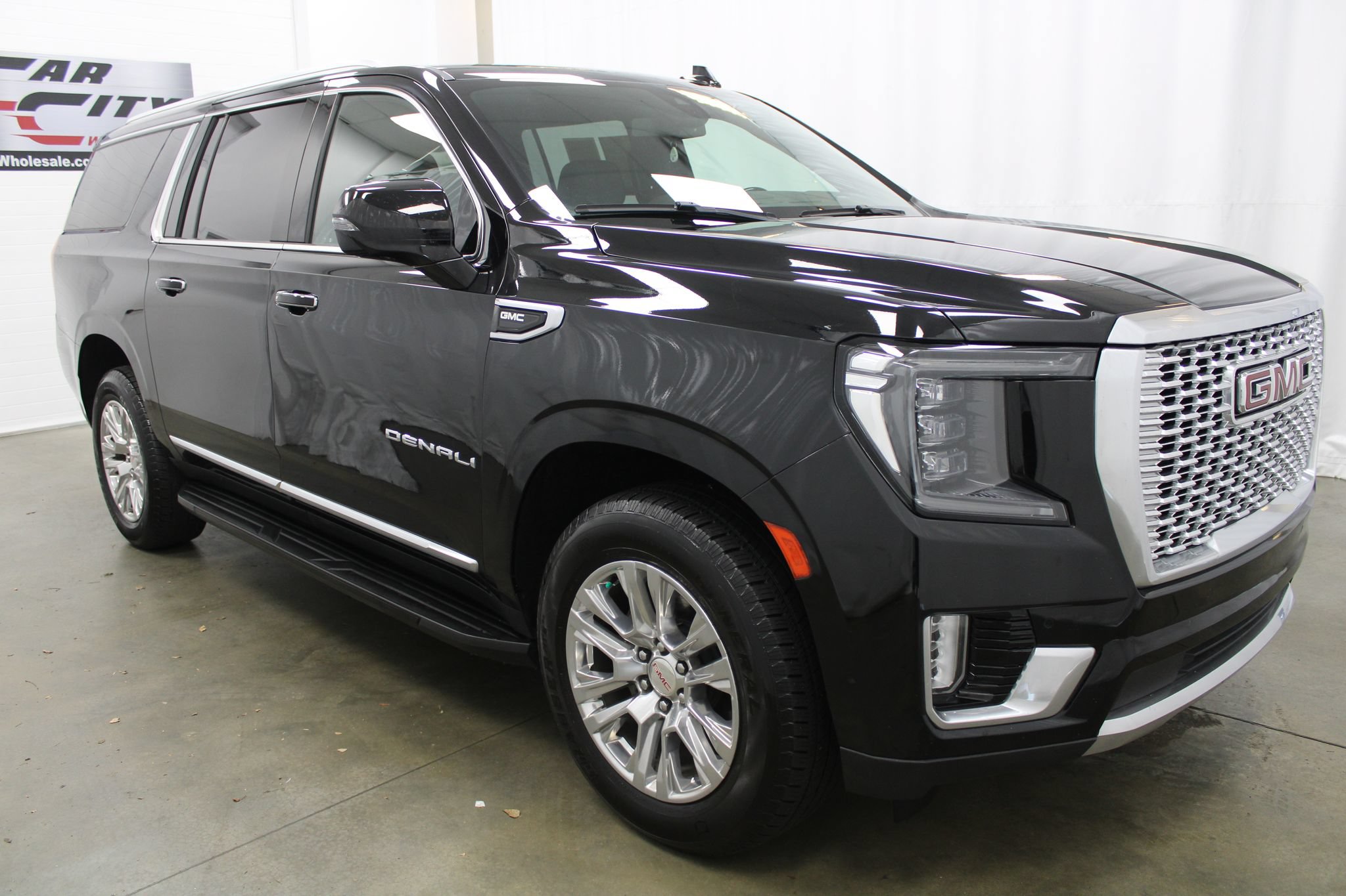 Used 2022 GMC Yukon XL Denali AWD/4WD image 4