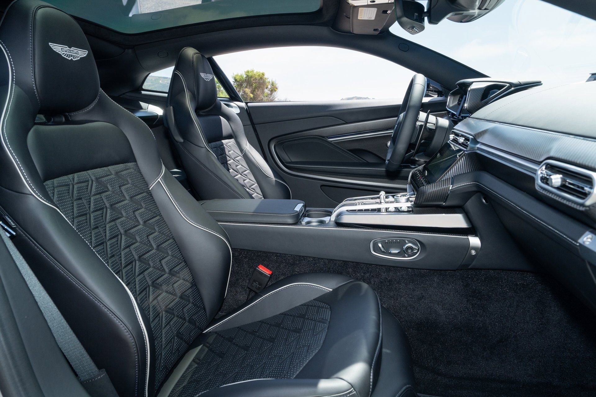 Used 2026 Aston Martin Vanquish RWD image 21