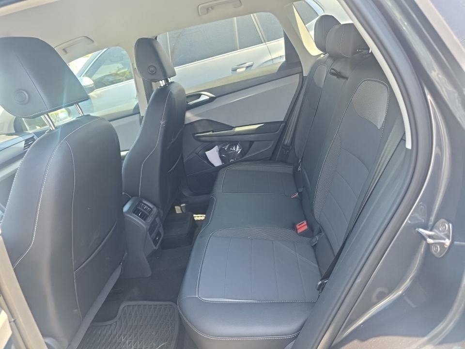 Certified 2023 Volkswagen Taos SE FWD image 3