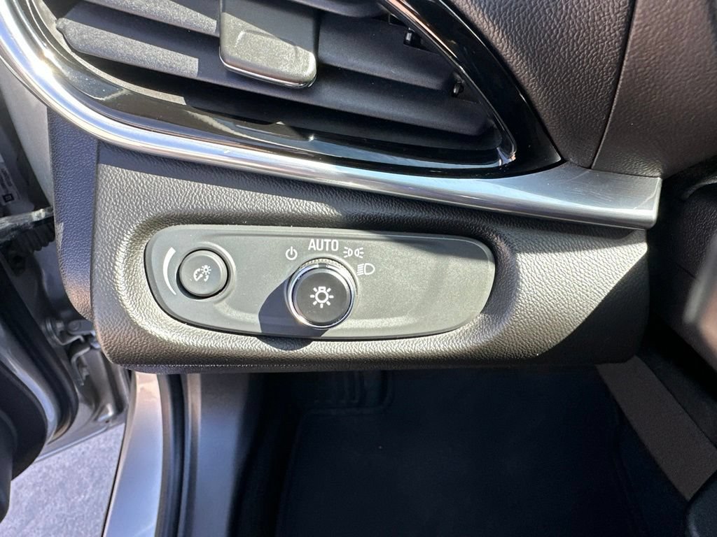 Used 2017 Chevrolet Volt Premier w/ Driver Confidence II Package FWD image 11
