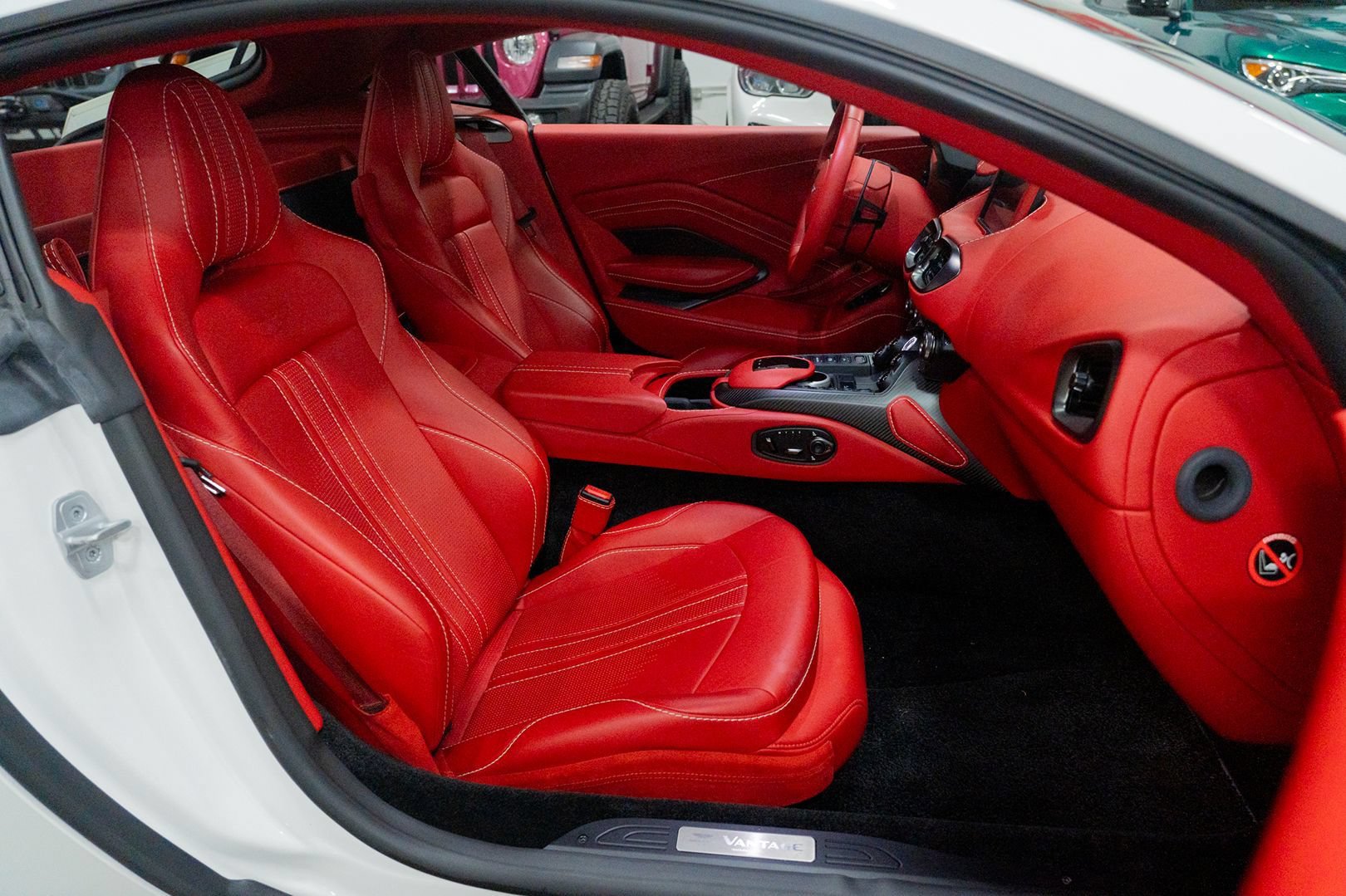 Used 2019 Aston Martin V8 Vantage Coupe RWD image 27