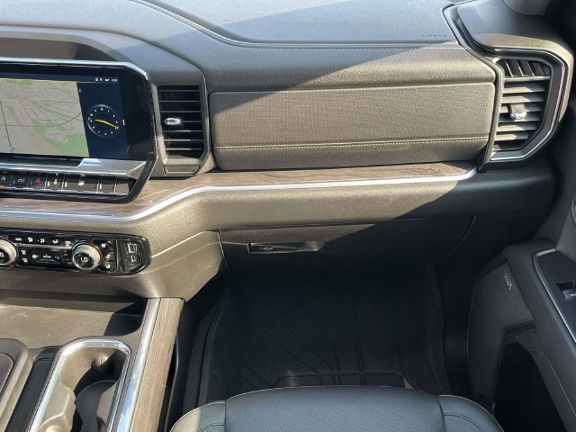 Used 2022 Chevrolet Silverado 1500 LTZ w/ LTZ Premium Package AWD/4WD image 19