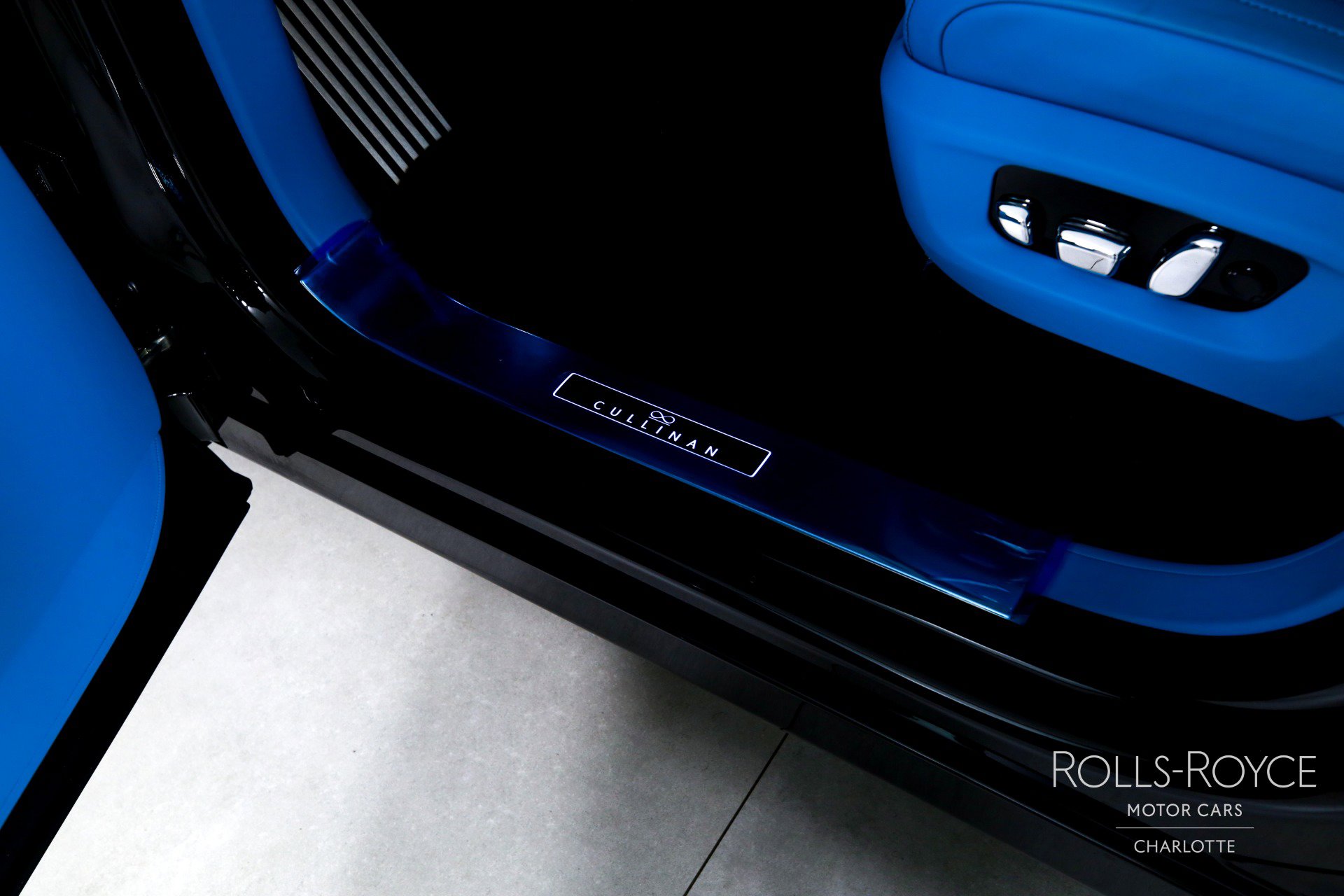 New 2026 Rolls-Royce Cullinan Black Badge image 17