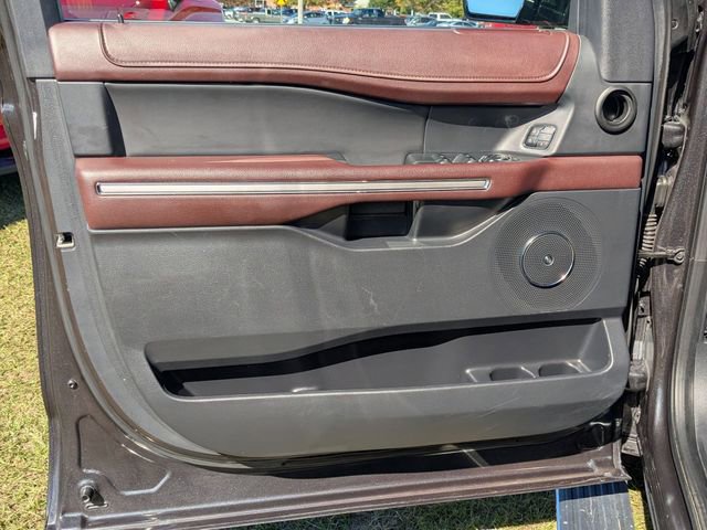 Used 2024 Ford Expedition Limited image 12