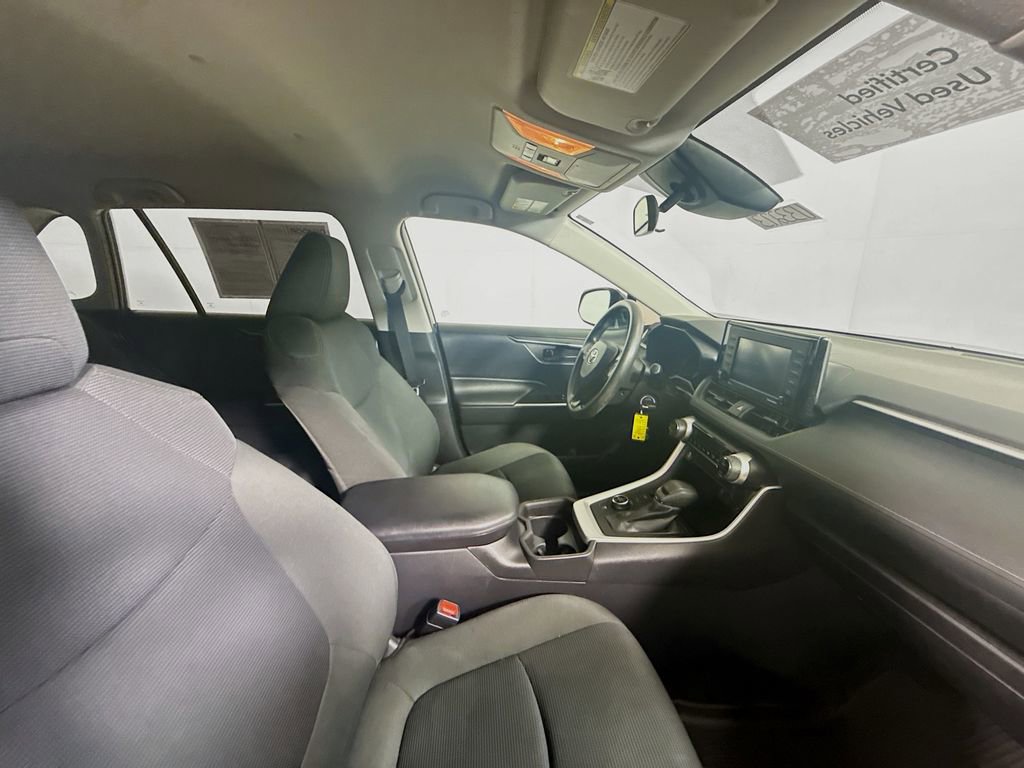 Certified 2021 Toyota RAV4 LE image 27