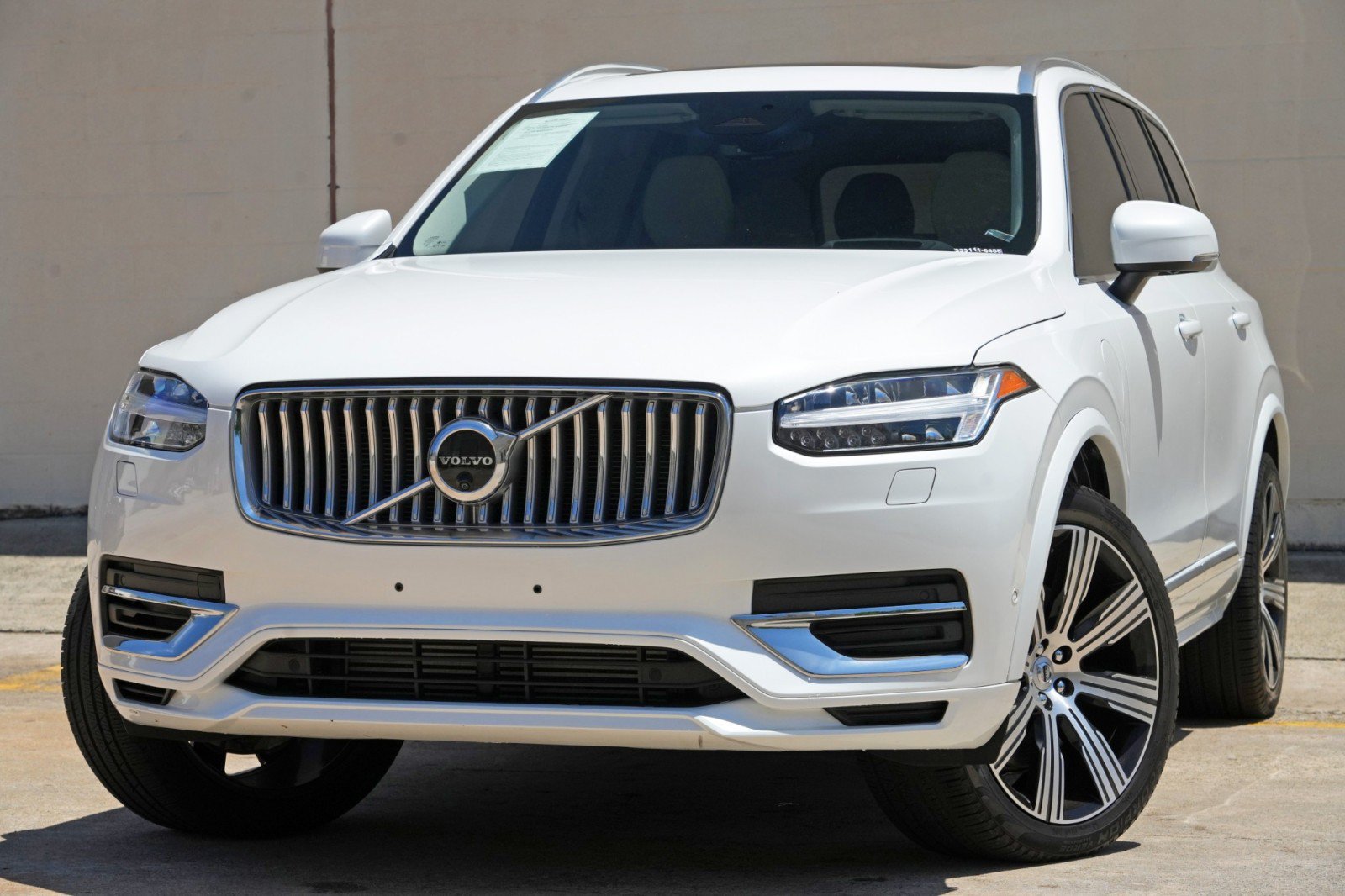 Used 2025 Volvo XC90 T8 Ultra w/ Protection Package Premier AWD/4WD image 3