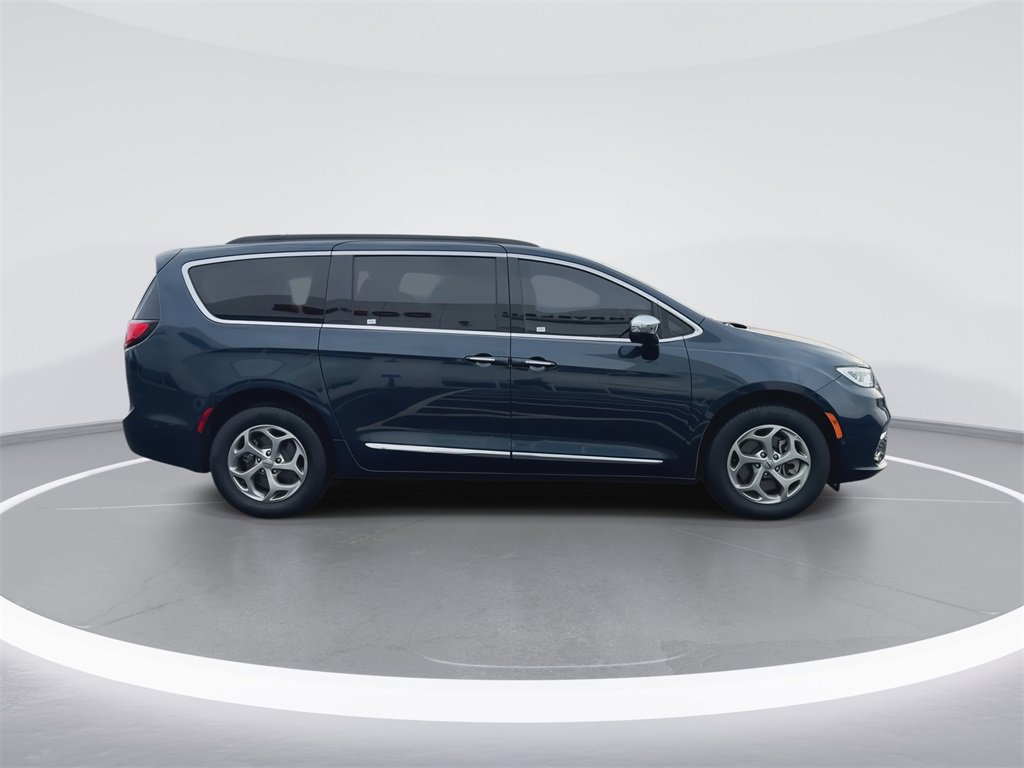 Used 2022 Chrysler Pacifica Limited image 9