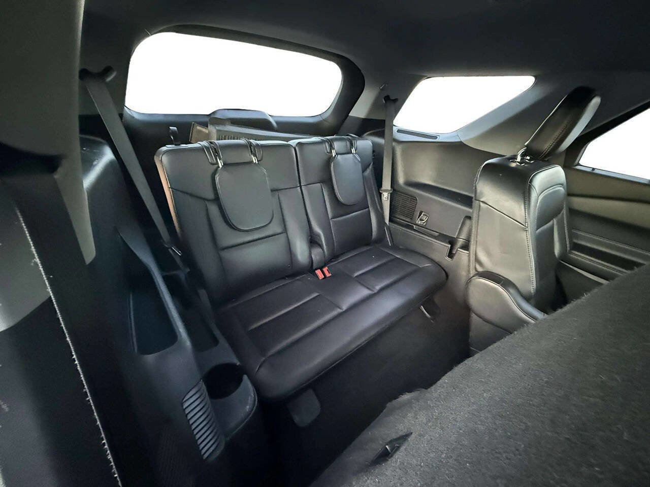 Used 2021 Ford Explorer XLT w/ Equipment Group 202A AWD/4WD image 17