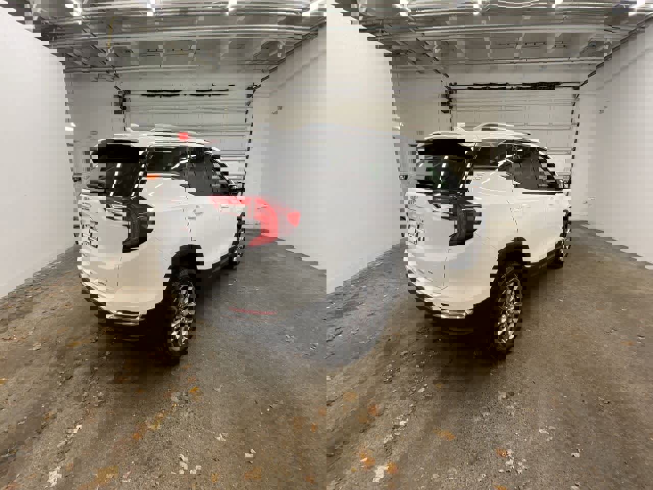 Used 2024 GMC Terrain SLT image 6