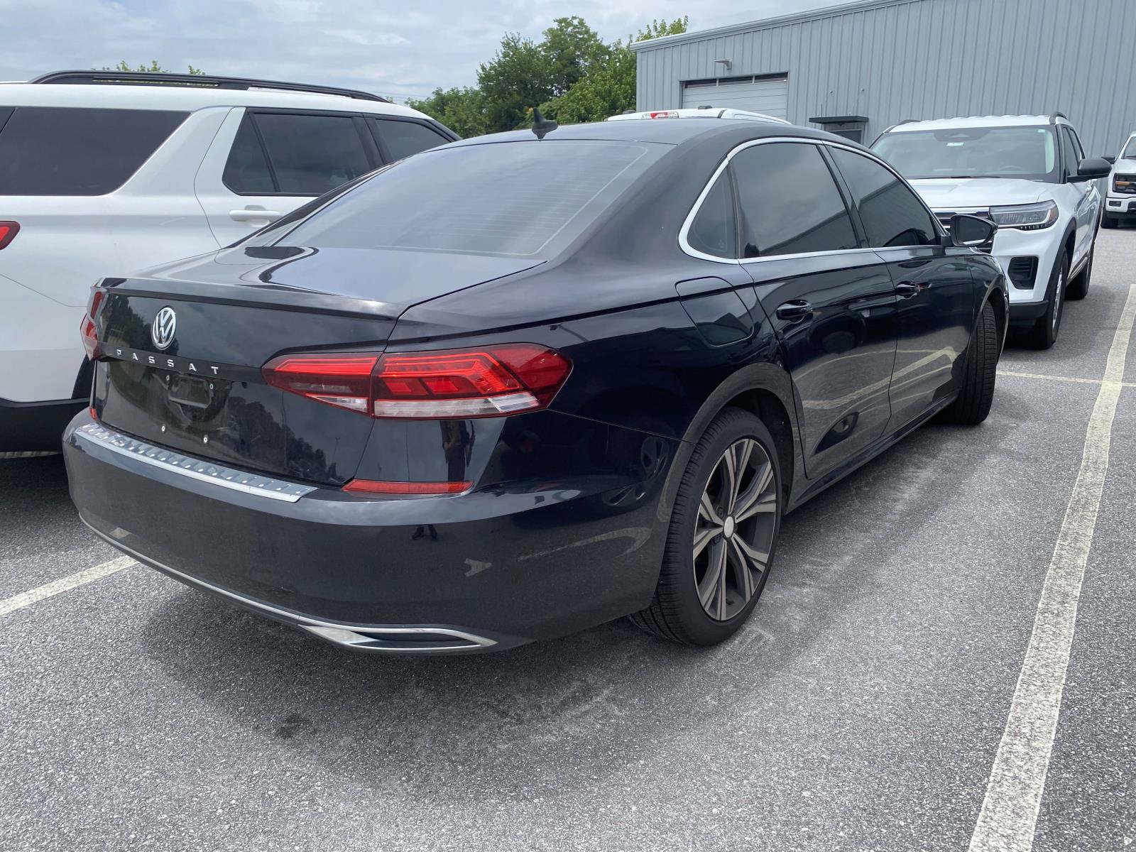 Used 2021 Volkswagen Passat 2.0T SE FWD image 6