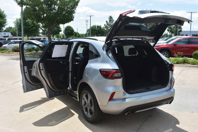 Used 2024 Ford Escape ST-Line w/ Tech Pack #1 AWD/4WD image 17