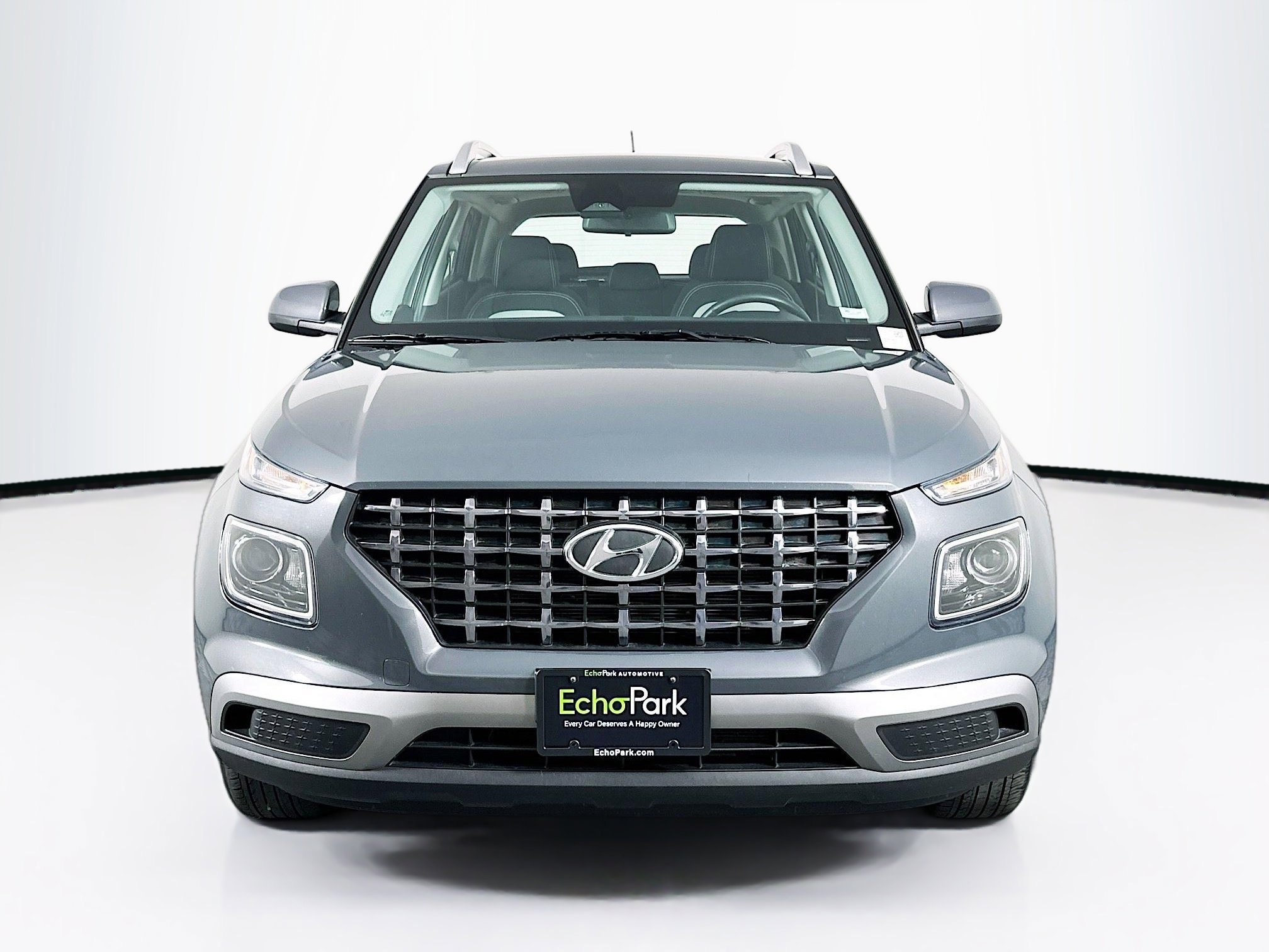Used 2025 Hyundai Venue SEL FWD image 2