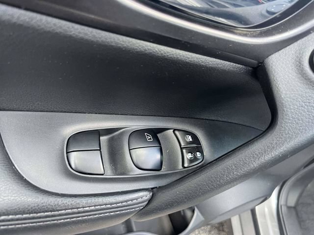 Used 2016 Nissan Rogue S FWD image 17