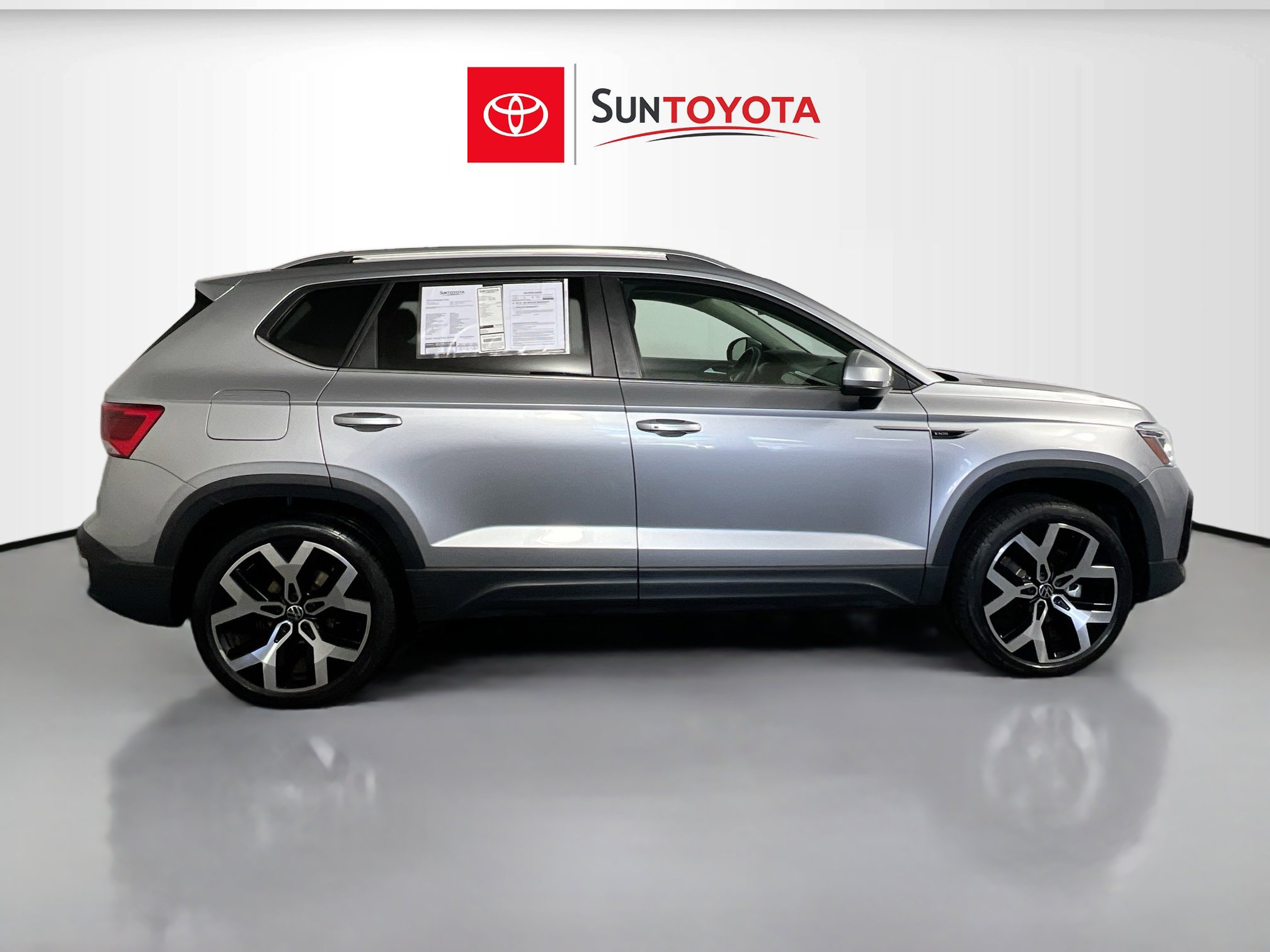 Used 2023 Volkswagen Taos SEL AWD/4WD image 2