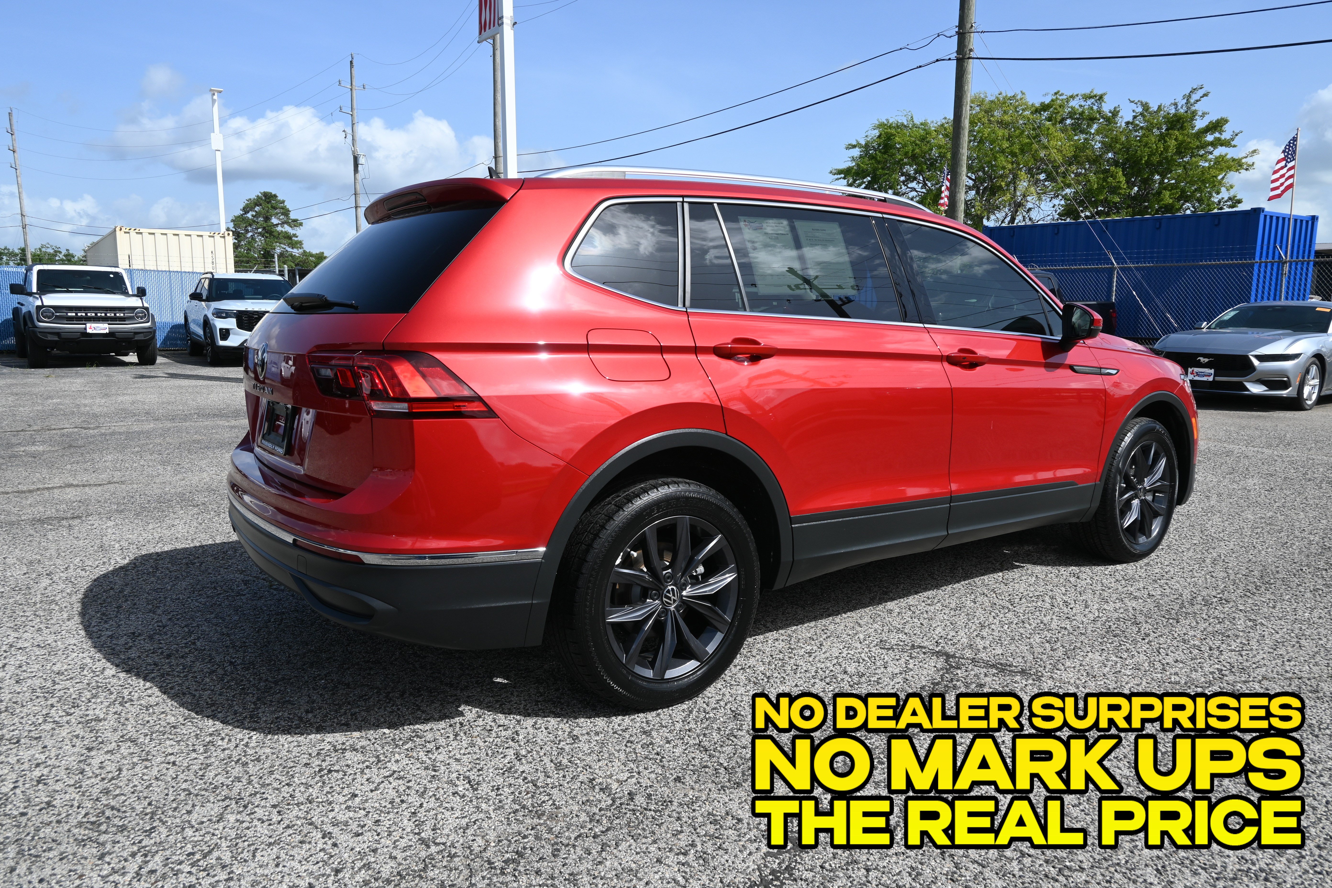 Used 2022 Volkswagen Tiguan SE FWD image 2