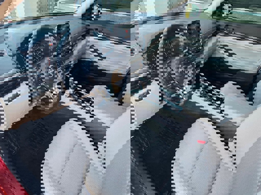 Used 2024 Nissan Altima 2.5 SV image 10