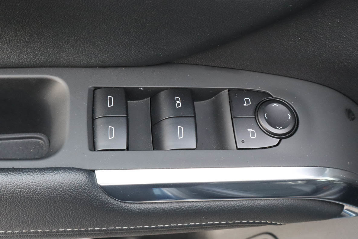 Used 2025 Chevrolet Traverse LT FWD image 14