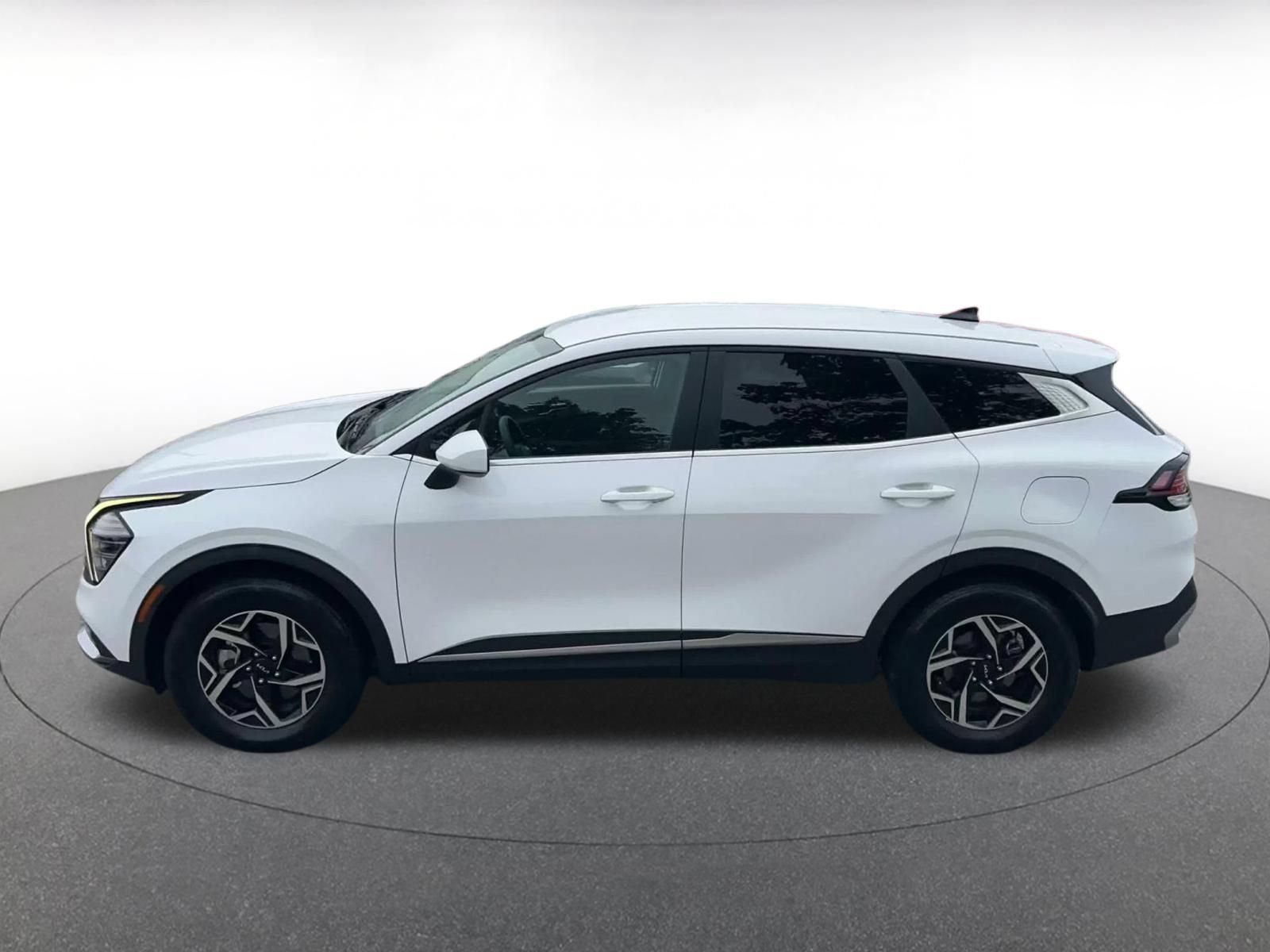 Used 2025 Kia Sportage LX AWD/4WD image 8
