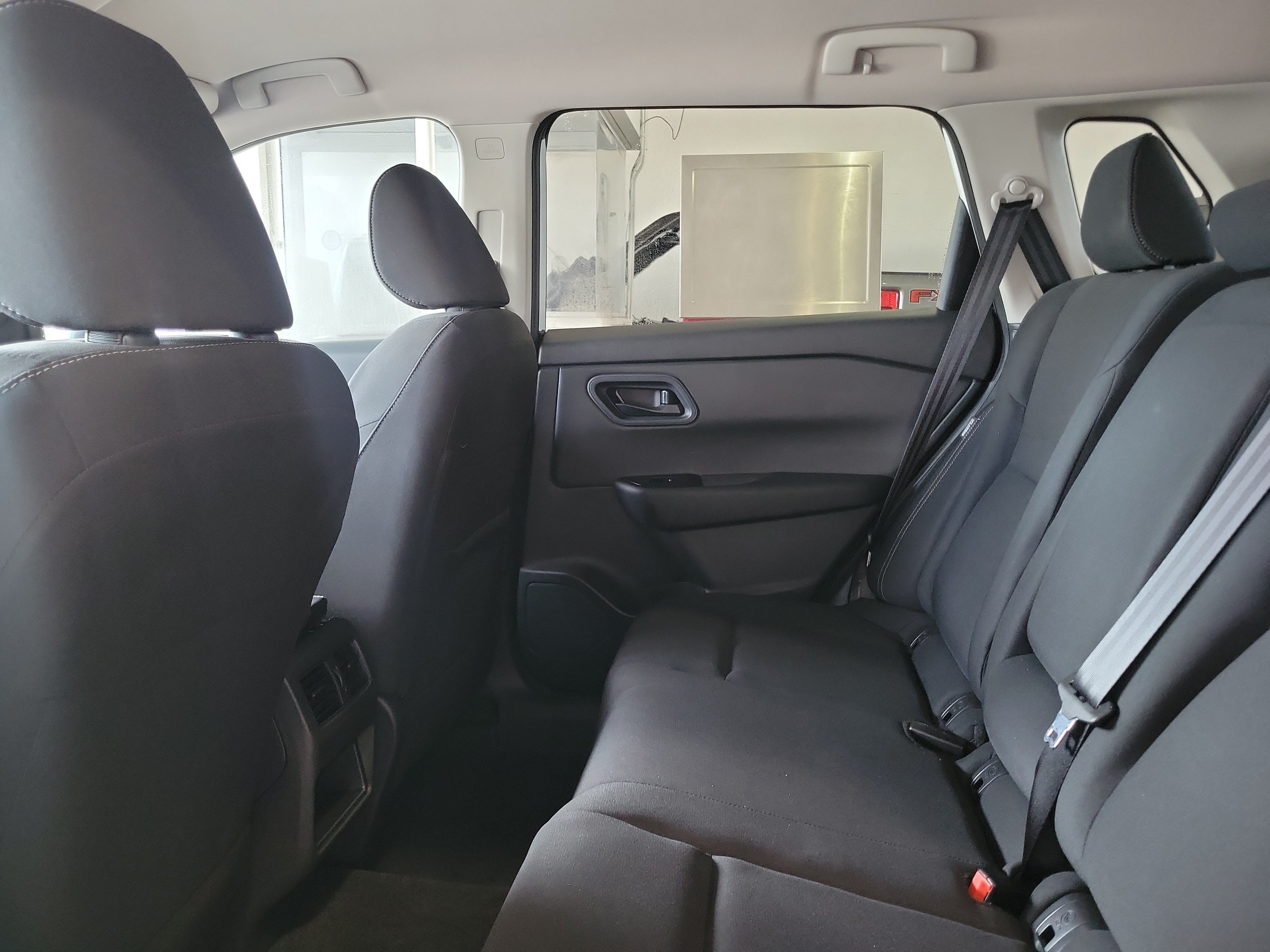 Used 2025 Nissan Rogue S FWD image 13