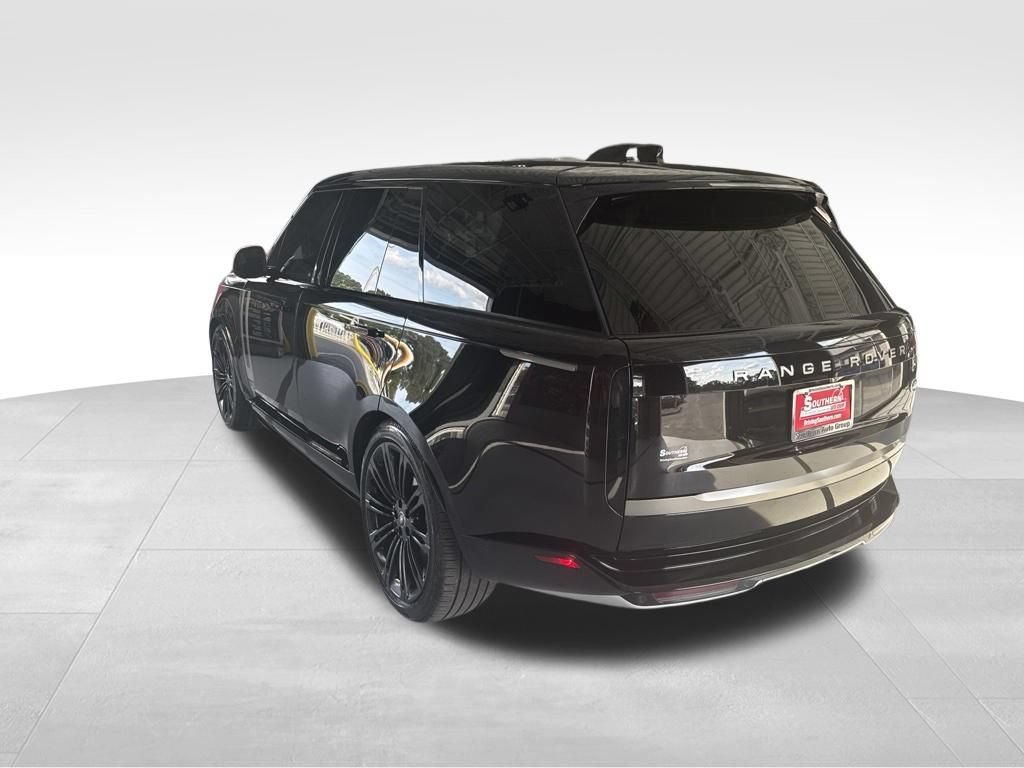 Used 2023 Land Rover Range Rover SE AWD/4WD image 3