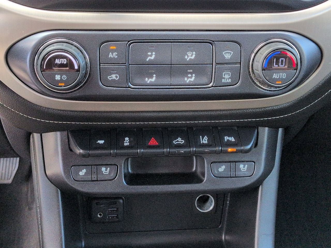 Used 2022 GMC Canyon Denali w/ Denali Black Edition Package AWD/4WD image 19