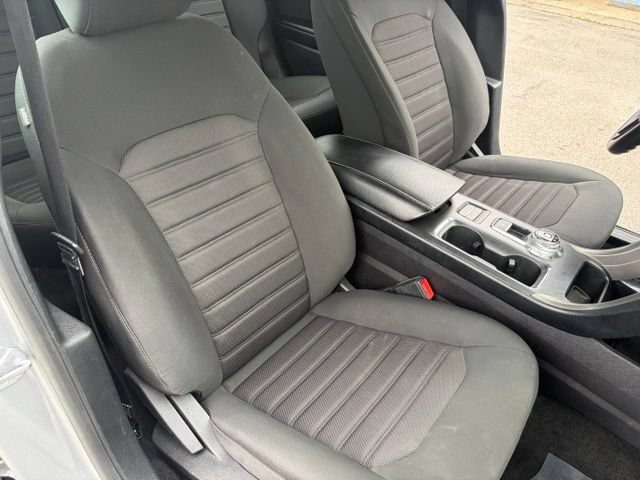 Used 2020 Ford Fusion SE FWD image 38
