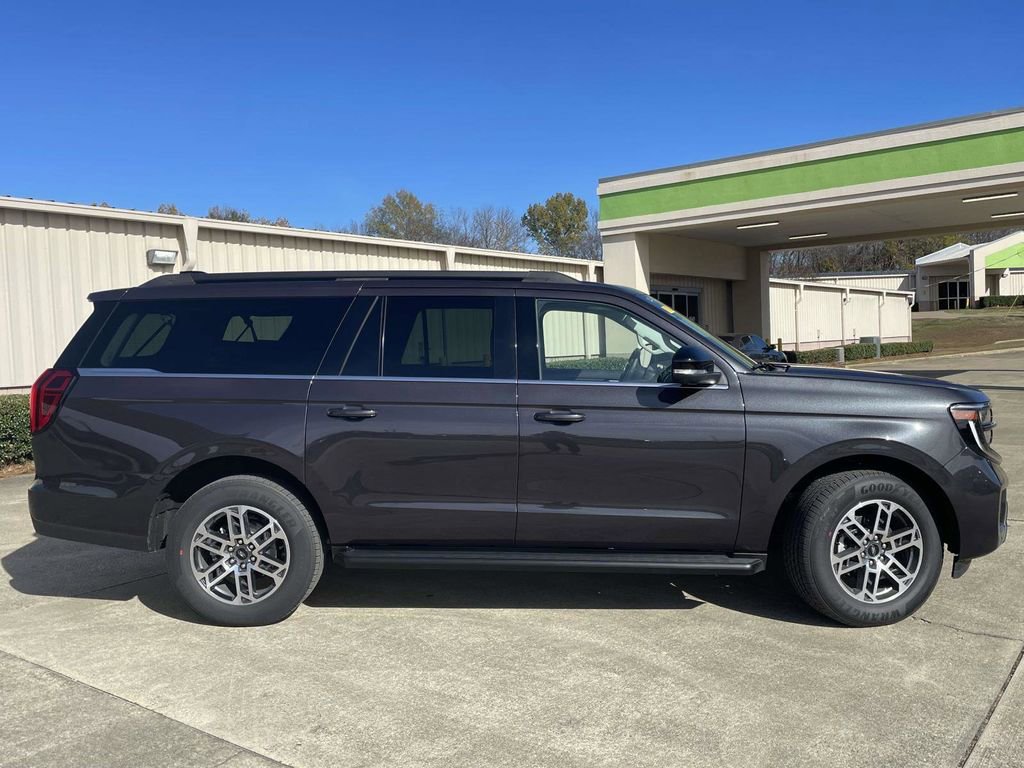 New 2025 Ford Expedition Max Active image 2
