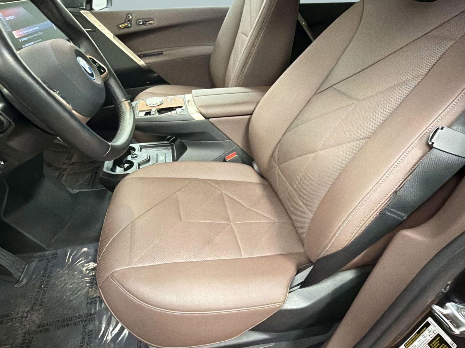 Used 2023 BMW iX xDrive50 w/ Premium Package image 17