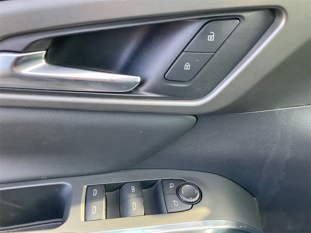 Used 2025 Chevrolet Traverse LT image 27