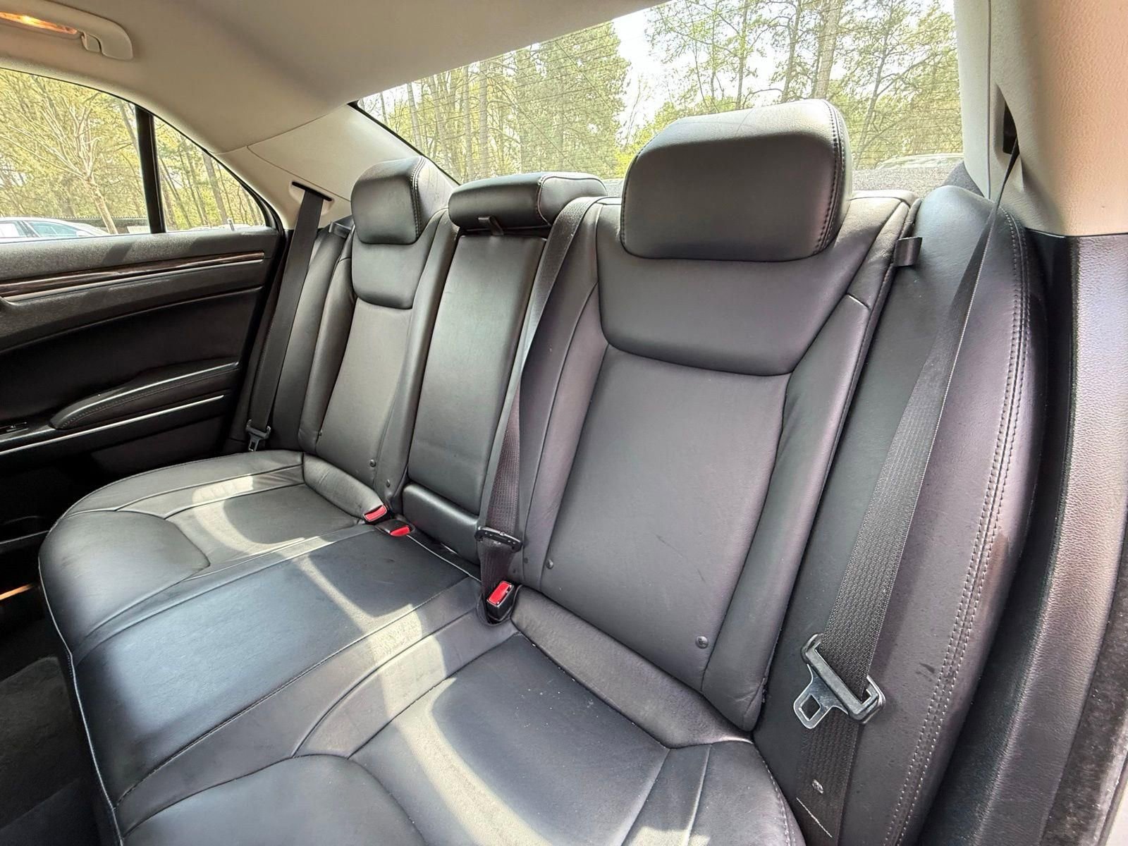 Used 2015 Chrysler 300 Limited w/ Driver Convenience Group image 31