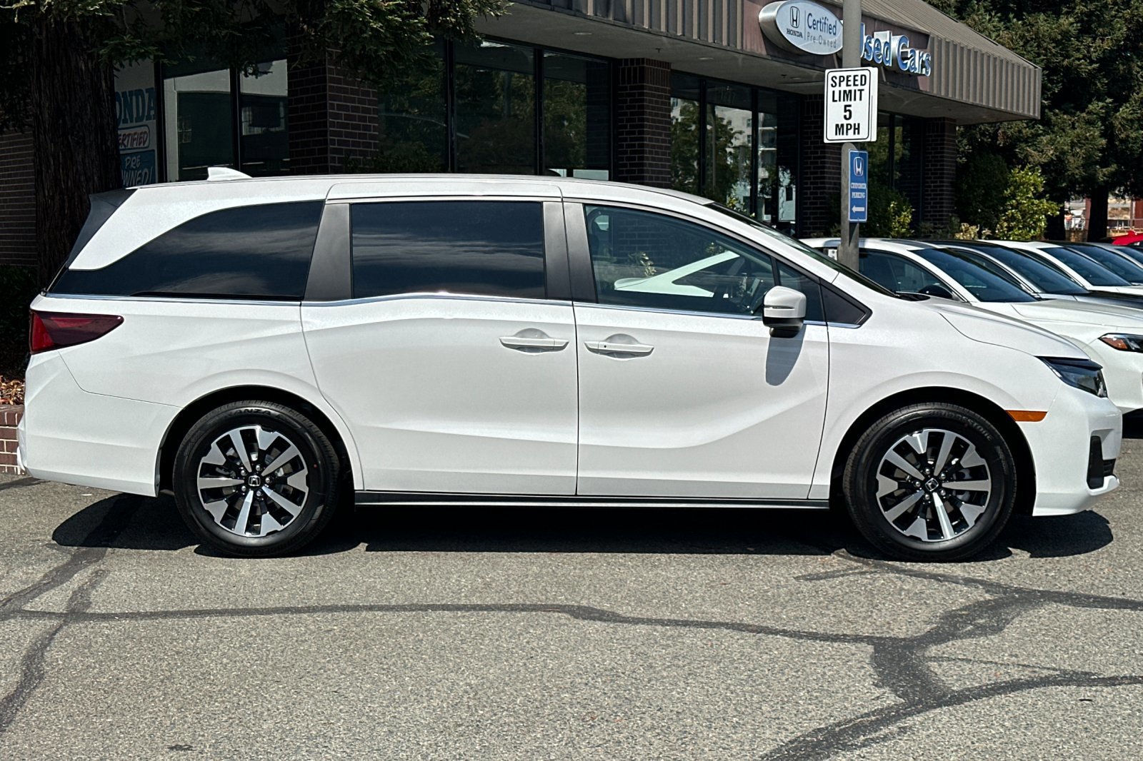 New 2026 Honda Odyssey EX-L image 3