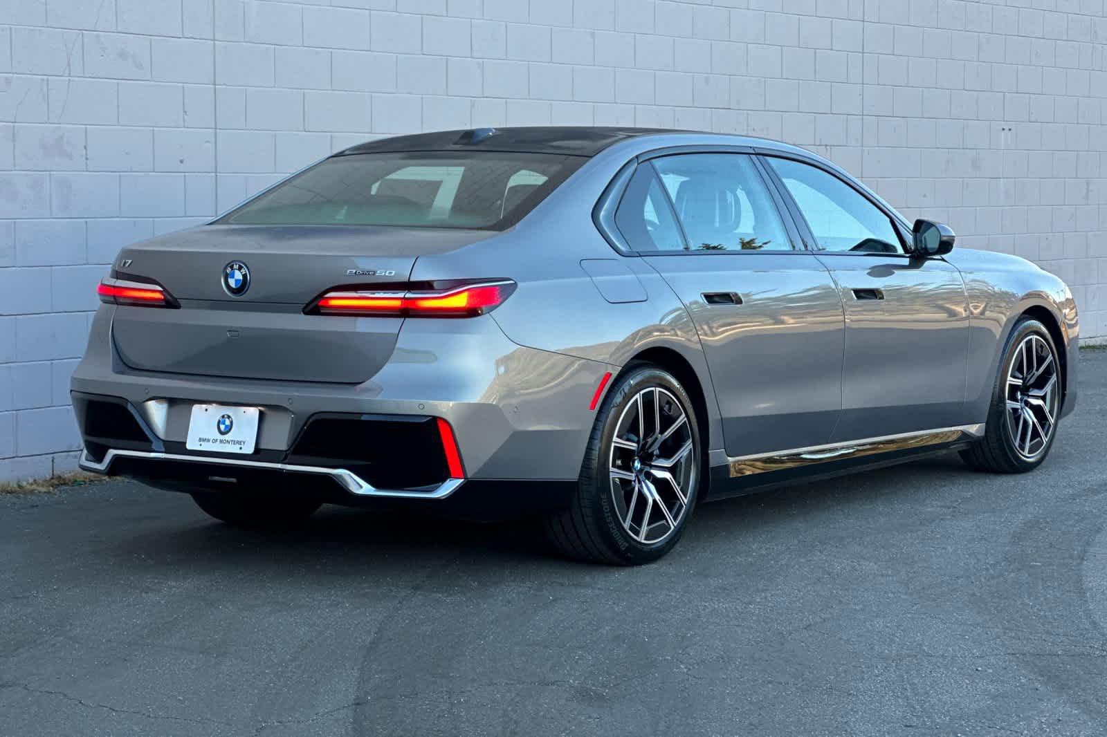 New 2025 BMW i7 eDrive50 w/ M Sport Package RWD image 2