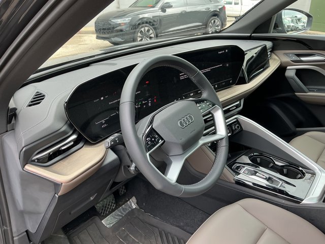 Used 2025 Audi Q5 Premium w/ Convenience Package image 10