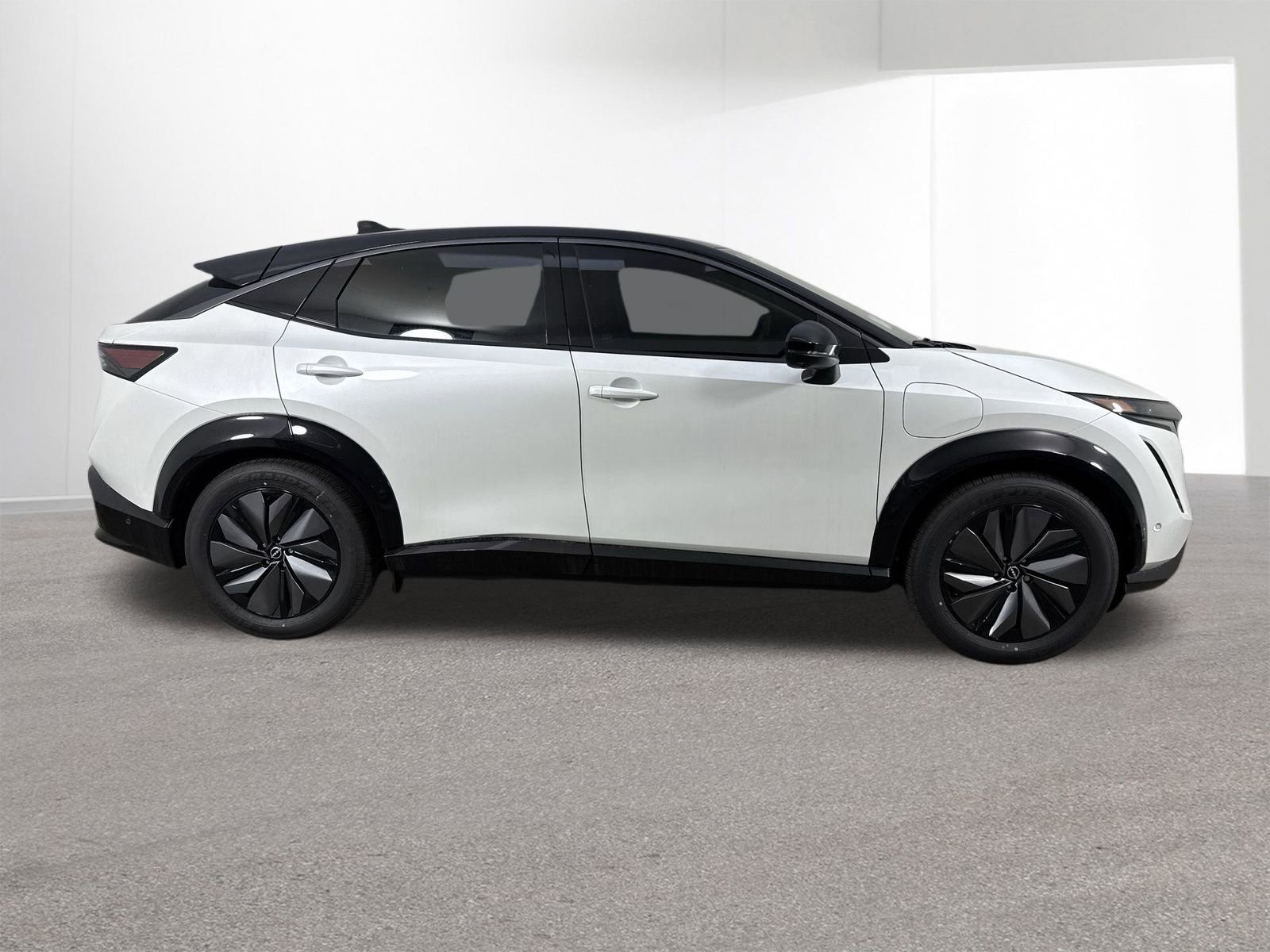 New 2025 Nissan Ariya Platinum image 37