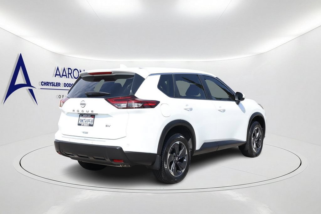 Used 2024 Nissan Rogue SV FWD image 4