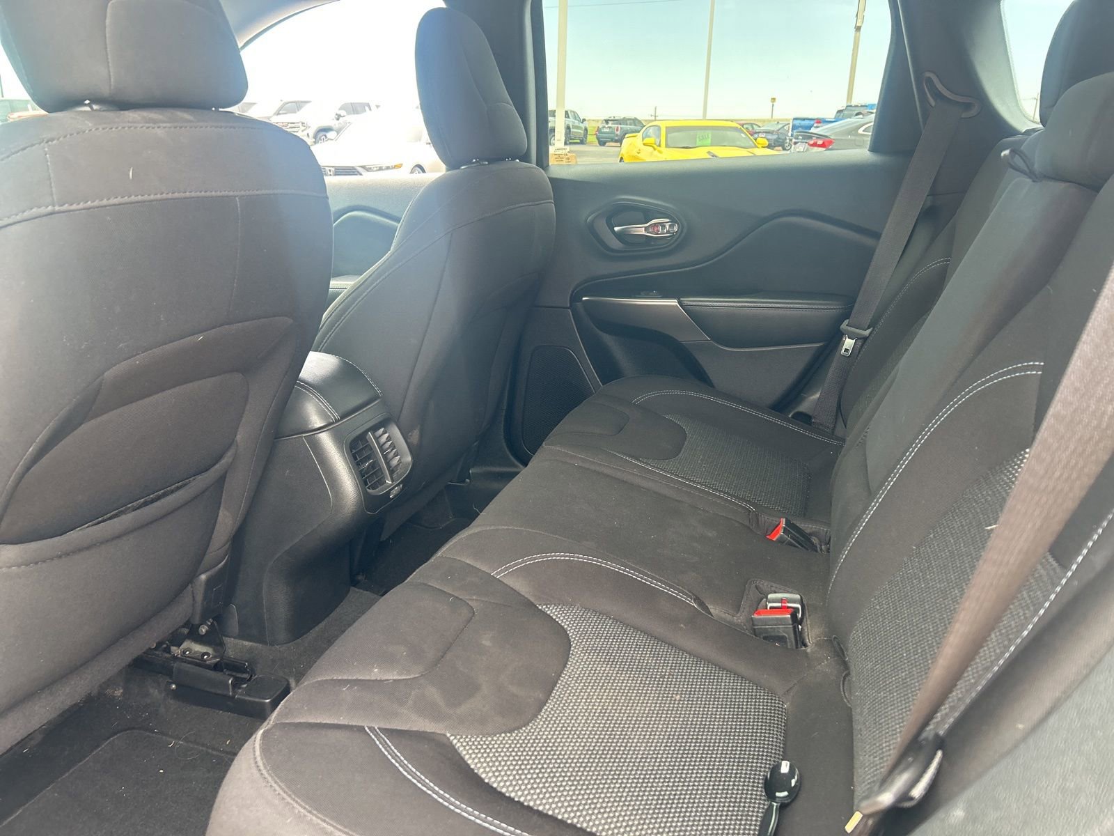 Used 2020 Jeep Cherokee Latitude AWD/4WD image 13