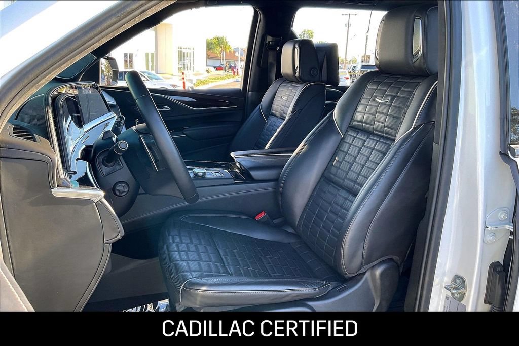 Certified 2024 Cadillac Escalade ESV V w/ Heavy-Duty Trailer Package AWD/4WD image 10