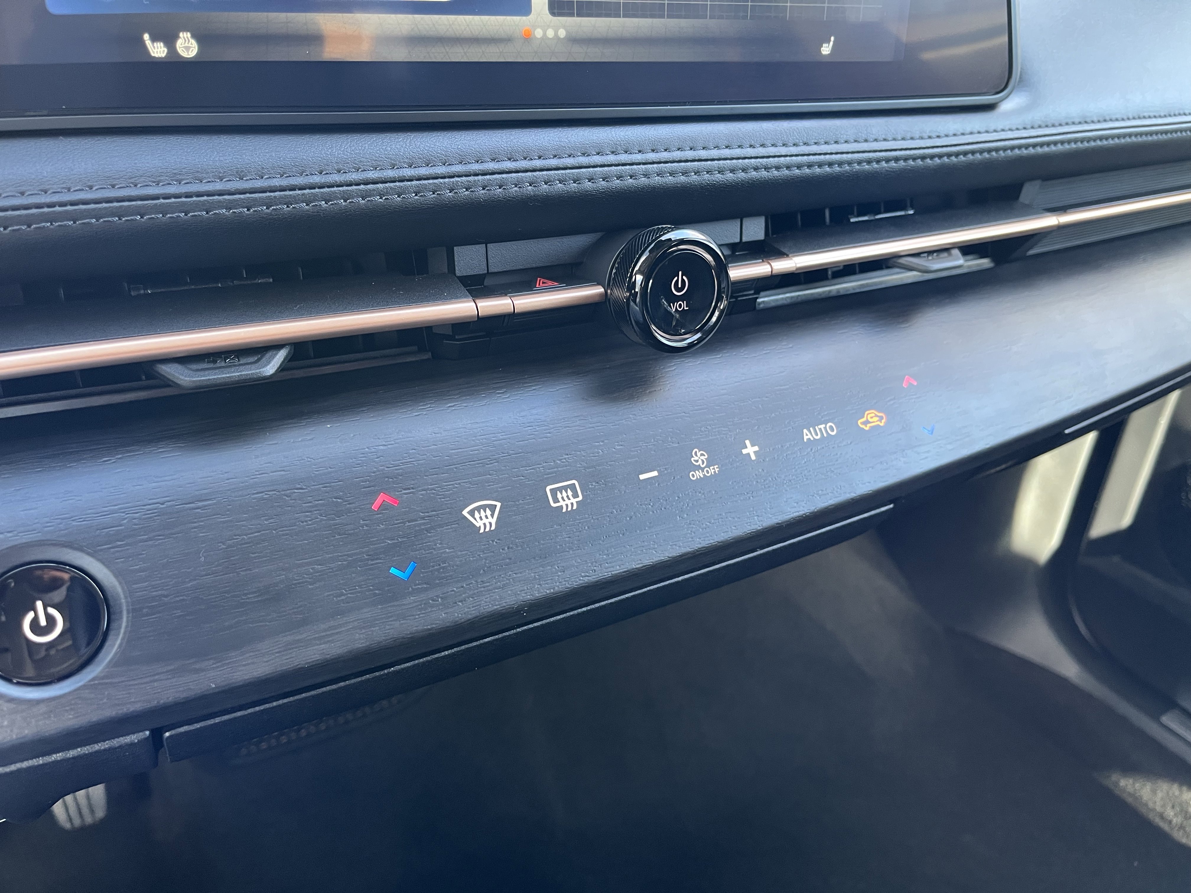 Certified 2025 Nissan Ariya AWD image 24