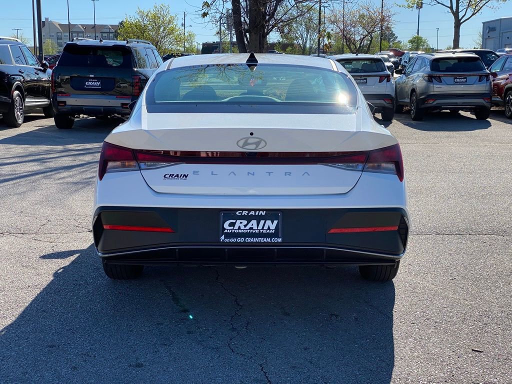 Certified 2024 Hyundai Elantra SE image 6