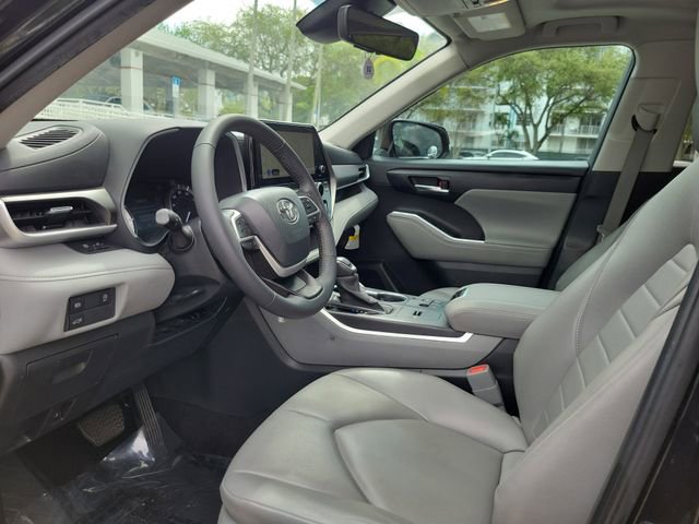 Used 2024 Toyota Highlander XLE image 10