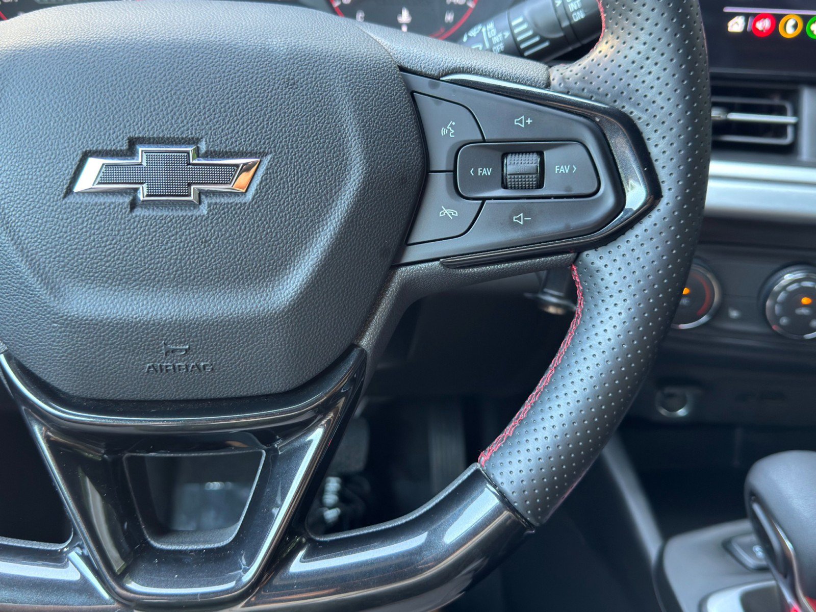 Used 2025 Chevrolet Trax RS w/ Driver Confidence Package FWD image 20