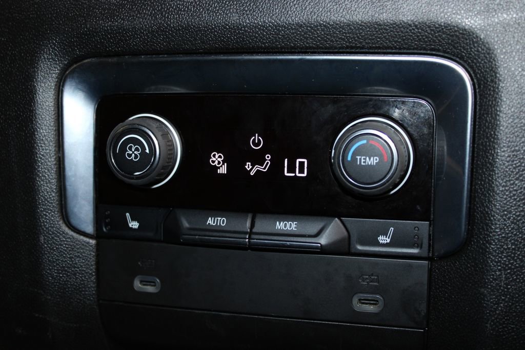 Used 2023 Chevrolet Suburban Premier image 37