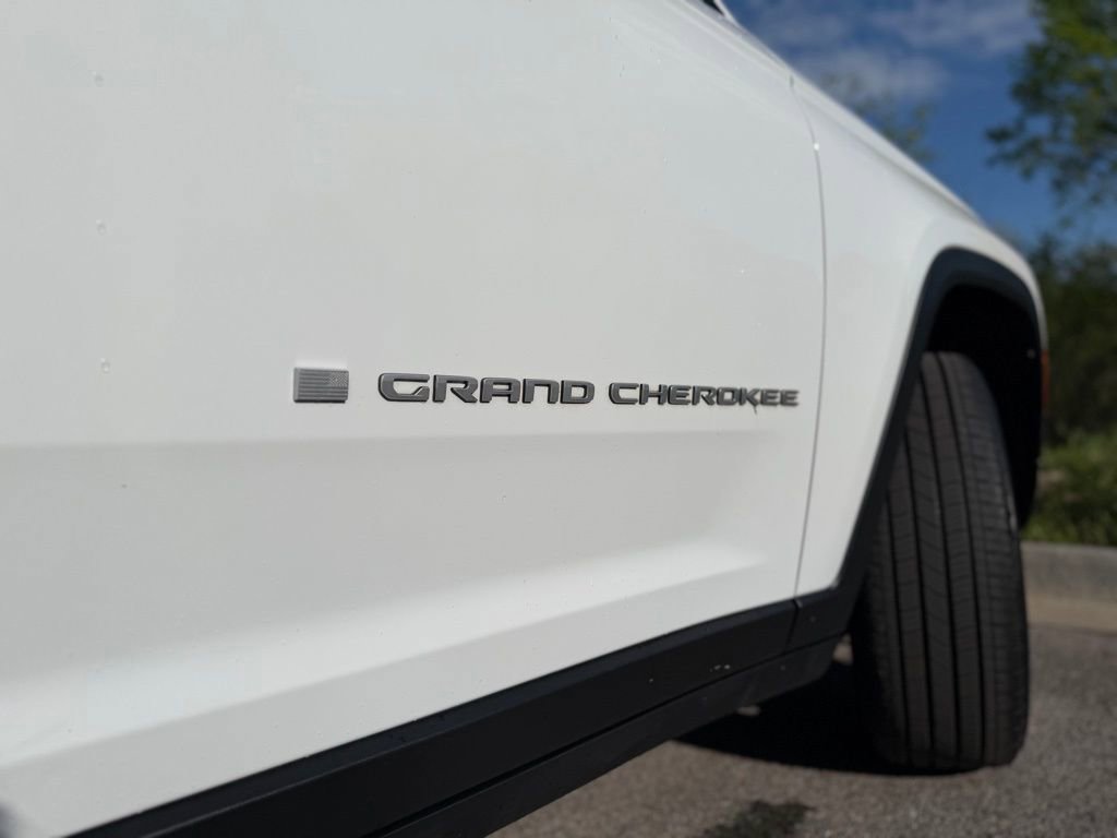 Used 2024 Jeep Grand Cherokee Limited AWD/4WD image 32