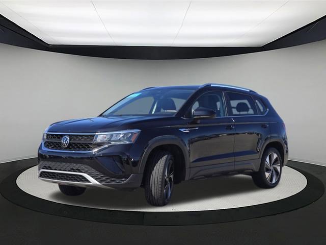 Certified 2023 Volkswagen Taos SE w/ Panoramic Sunroof Package image 3