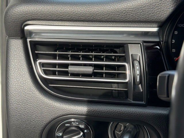 Used 2019 Porsche Macan image 28