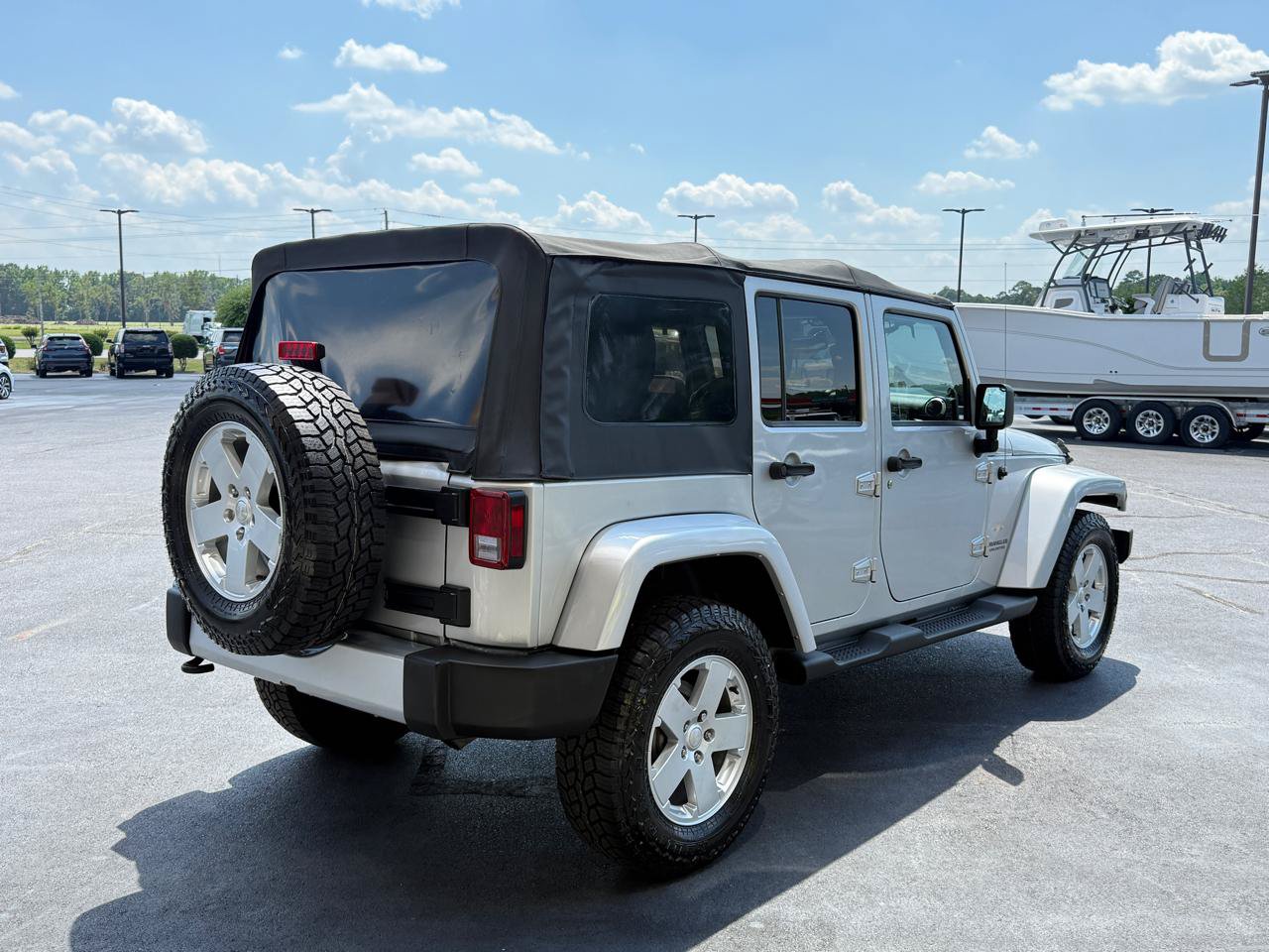 Used 2012 Jeep Wrangler Unlimited Sahara w/ Connectivity Group AWD/4WD image 5