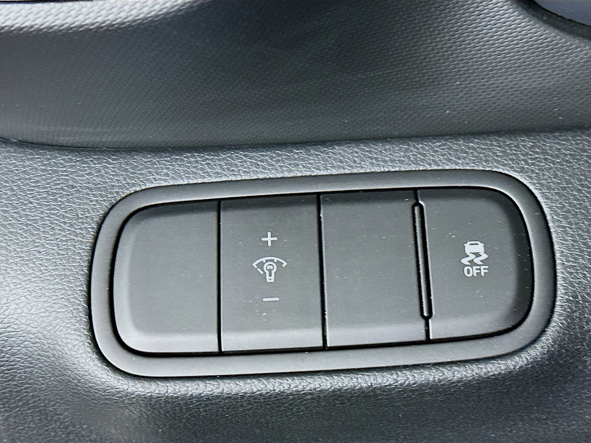 Used 2025 Hyundai Venue Limited image 16