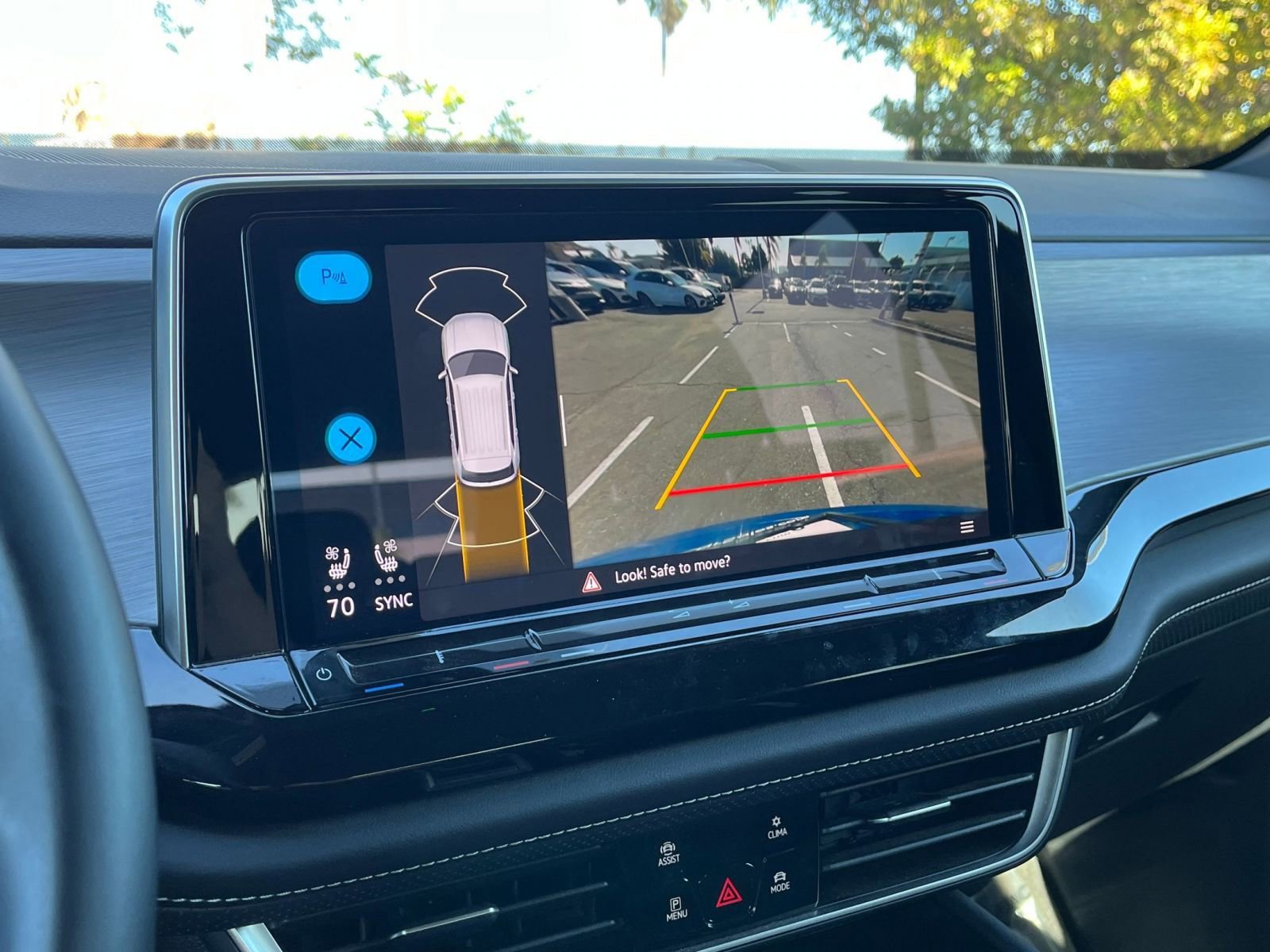 Used 2025 Volkswagen Atlas Cross Sport SE image 17